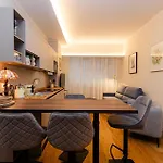 Costanza Home, Moderno Ed Elegante Nel Cuore Della Citta Di Milano, Nuova Metro Blu, Comodo Per Duomo, San Siro E Rho Fiera *