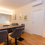 Costanza Home, Moderno Ed Elegante Nel Cuore Della Citta Di Milano, Nuova Metro Blu, Comodo Per Duomo, San Siro E Rho Fiera *