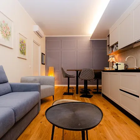 Apartment Costanza Home, Moderno Ed Elegante Nel Cuore Della Citta Di Milano, Nuova Metro Blu, Comodo Per Duomo, San Siro E Rho Fiera