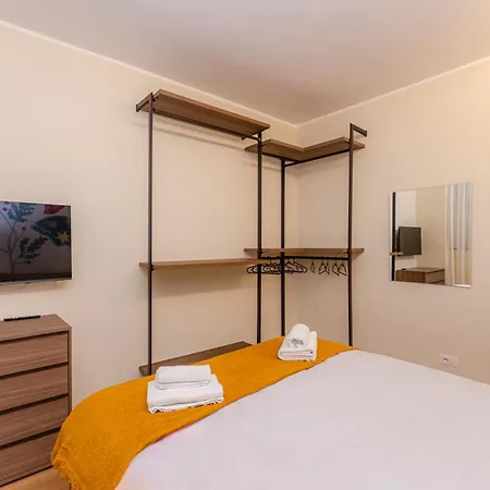 Costanza Home, Moderno Ed Elegante Nel Cuore Della Citta Di Milano, Nuova Metro Blu, Comodo Per Duomo, San Siro E Rho Fiera Διαμέρισμα