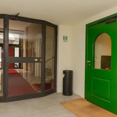 Διαμέρισμα Costanza Home, Moderno Ed Elegante Nel Cuore Della Citta Di Milano, Nuova Metro Blu, Comodo Per Duomo, San Siro E Rho Fiera *